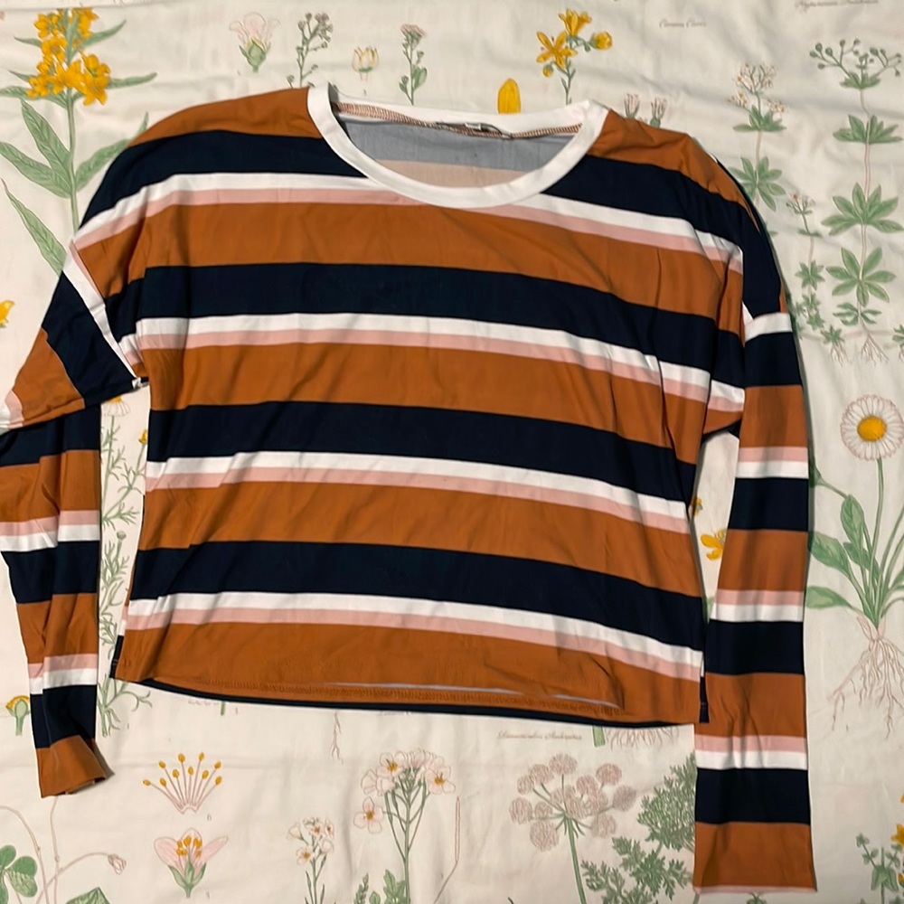 Women’s cropped long sleeve shirt
